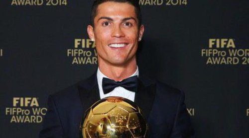 Cristiano Ronaldo recibe su tercer Balón de Oro apoyado por su familia pero sin Irina Shayk