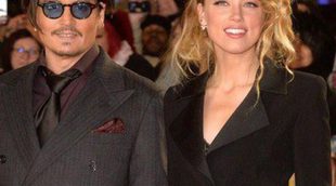 Johnny Depp y Amber Heard, inseparables y muy cariñosos en la alfombra roja de 'Mortdecai' en Londres