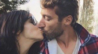 Raquel del Rosario felicita el cumpleaños a Pedro Castro con un apasionado beso