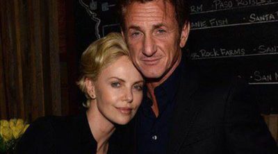 Sean Penn habla sobre sus planes de futuro junto a Charlize Theron: "Sí, me casaría otra vez"