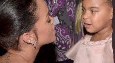 Rihanna muestra su lado más maternal en los Grammy 2015 con Blue Ivy Carter, la hija de Beyoncé y Jay-Z