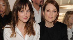 Dakota Johnson y Julianne Moore buscan inspiración para los Oscar 2015 en la Nueva York Fashion Week