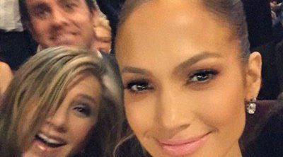 'Photobomb' en los Oscar 2015: Jennifer Aniston y Justin Theroux se cuelan en un selfie de Jennifer Lopez