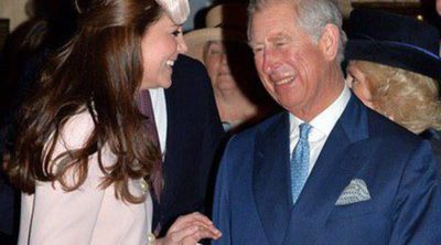 Kate Middleton y el Príncipe Carlos comparten risas para evitar los rumores de mala relación entre ellos