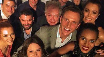 El selfie más 'Scandal': Kerry Washington, Tony Goldwyn, Bellamy Young, Katie Lowes,... en primer plano