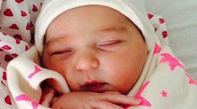 Molly Sims y Scott Stuber anuncian el nacimiento de su hija Scarlett May