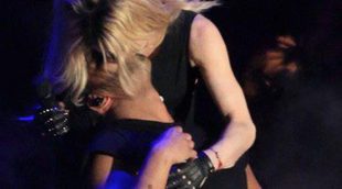Madonna celebra el Día Internacional del beso con Drake besándole en un concierto en Coachella 2015
