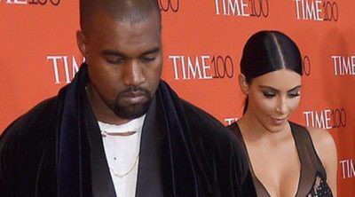 La 'caída' de Amy Schumer en la Gala Time 2015 eclipsa a Kanye West y Kim Kardashian, que ni se inmutan