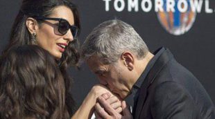 George Clooney, todo un caballero con Amal Alamuddin durante la premiere de 'Tomorrowland'