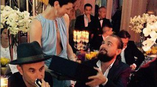 Leonardo DiCaprio se lleva a casa un bolso de Chanel por una buena causa