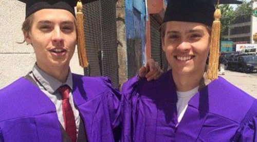 Cole y Dylan Sprouse, protagonistas de 'Hotel dulce hotel: Las aventuras de Zack y Cody', se gradúan en la universidad