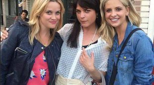 Reese Witherspoon, Selma Blair y Sarah Michelle Gellar visitan el musical de 'Crueles intenciones'