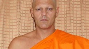 Frank Cuesta se ordena monje tibetano y se retira con sus hijos a un templo durante cuatro semanas