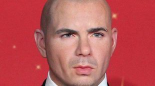 Pitbull se compara con su nueva figura de cera en el Museo Madame Tussauds de Orlando