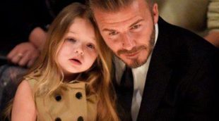 Un orgulloso David Beckham enseña a montar en bicicleta a su hija Harper