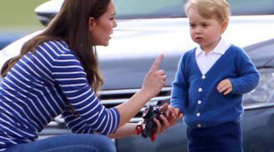 Jorge de Cambridge, un Príncipe revoltoso y curioso durante una jornada de polo con Kate Middleton y el Príncipe Guillermo