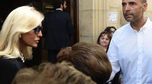 Tensión y frialdad entre Carmen Lomana y Rafa Lomana en el funeral de su madre Fefa