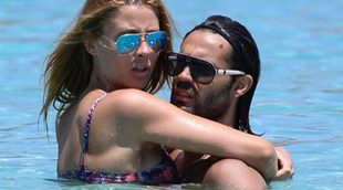 Elisabeth Reyes y Sergio Sánchez presumen de cuerpazos y dan rienda suelta a la pasión en Ibiza