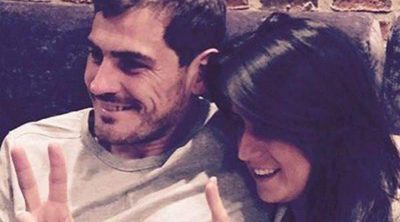 Iker Casillas 'se ríe' del novio de Irene Carbonero durante sus vacaciones familiares en Grecia