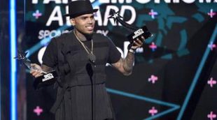 Rihanna se salta la alfombra roja para evitar a Chris Brown y su novia en los BET Awards
