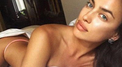 Irina Shayk, una seductora nata: felicitó en topless desde la cama el 4 de julio