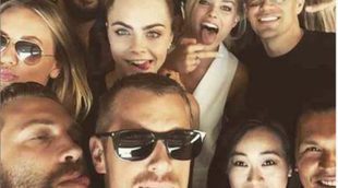 Margot Robbie, Will Smith, Cara Delevingne y Jay Hernandez protagonizan el gracioso selfie de 'Escuadrón Suicida'