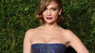 Jennifer Lopez celebra su 46 cumpleaños muy sexy y acompañada por su novio Casper Smart