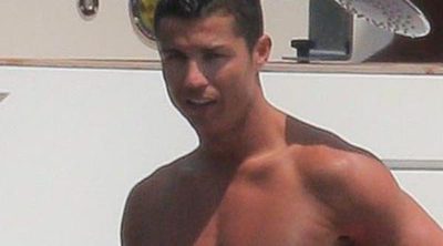 Cristiano Ronaldo luce torso desnudo en Portugal antes de volver al entrenamiento con el Real Madrid