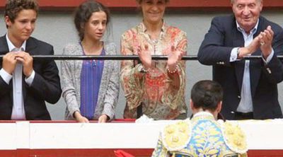 El Rey Juan Carlos, la Infanta Elena, Froilán y Victoria Federica celebran la vuelta de los toros en San Sebastián