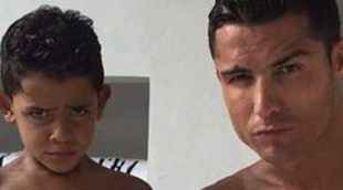 Tras los pasos de papá: Cristiano Ronaldo Jr imita a su padre CR7 presumiendo de abdominales
