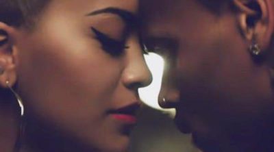Rita Ora derrocha sensualidad y pasión junto a Chris Brown en el videoclip de 'Body On Me'