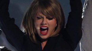 Taylor Swift canta a duó con Lisa Kudrow 'Smelly Cat' durante su gira '1989'