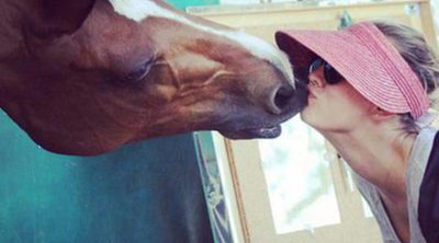 Kaley Cuoco se refugia en la equitación, sus amigos y familiares tras divorciarse de Ryan Sweeting