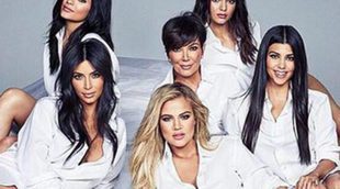 El clan Kardashian-Jenner posa al completo en portada, ¿qué celebran?