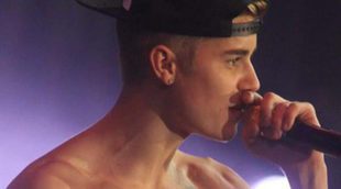Justin Bieber presume de torso quedándose en calzoncillos en medio de un glaciar en el videoclip de 'I'll Show You'