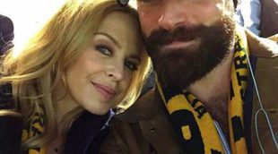 Kylie Minogue confirma su romance con el actor Joshua Sasse con un divertido selfie