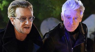U2 visita la sala Bataclán para rendir homenaje a las víctimas de los atentados de París