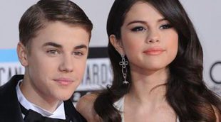 Selena Gomez y Justin Bieber, ¿juntos de nuevo?: El artista le canta 'My girl' a su exnovia en un bar