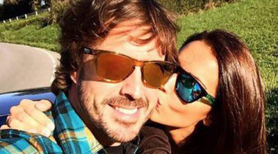 Lara Álvarez y su felicidad al lado de Fernando Alonso: día de besos bajo el sol