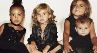 La familia Kardashian felicita la Navidad con una imagen protagonizada por los hijos de Kim y Kourtney, pero sin Saint West