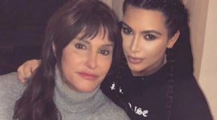 Kim Kardashian recibe 2016 al lado de Caitlyn Jenner y mostrando su faceta más casera