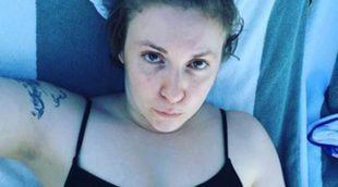 Lena Dunham comparte un selfie en bikini mientras se burla de sí misma