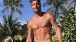 Ricky Martin sube la temperatura luciendo cuerpo en bañador durante las vacaciones de Navidad