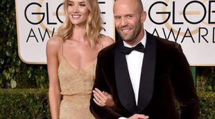 Rosie Huntington-Whiteley confirma su compromiso con Jason Statham luciendo anillo de diamantes en los Globos de Oro 2016
