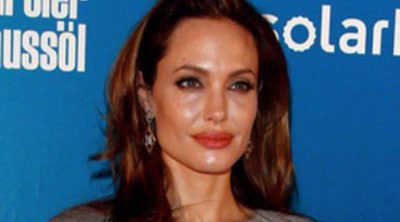 Angelina Jolie recoge un galardón en la Gala por la Paz celebrada dentro de la Berlinale