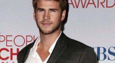 Liam Hemsworth defiende a Miley Cyrus: "No puede pasar ni una noche tranquila en su mundo"