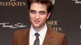Robert Pattinson aterriza en Berlín para el estreno de 'Bel Ami' en la Berlinale