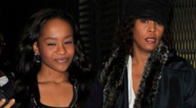 Bobby Brown: "Bobbi Kristina está lidiando con la muerte de su madre Whitney Houston"