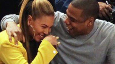 Beyoncé y Jay Z, más enamorados que nunca durante un partido de baloncesto tras ser padres