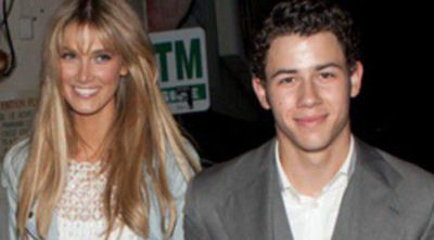 Nick Jonas y Delta Goodrem rompen su noviazgo tras 10 meses juntos